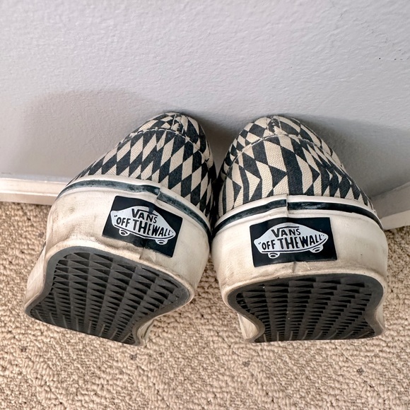 Vintage EUC Vans Collector’s; Geometric Pattern Sneaker Slip-ons 7.5-8 (WMNS) - Picture 4 of 7